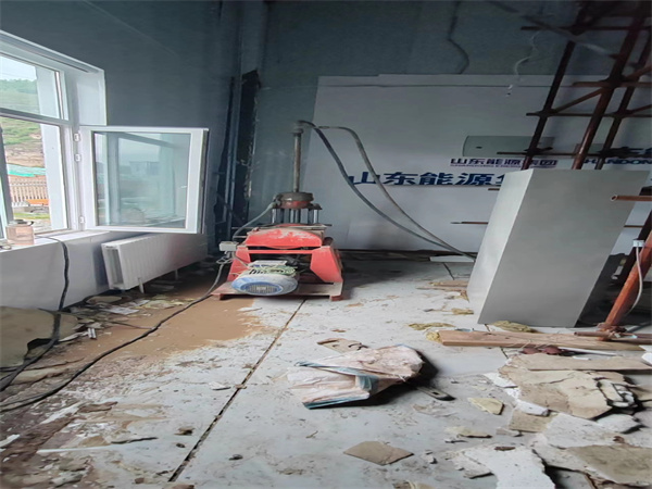 新村镇地基基础下沉墙体裂缝加固注浆顶升施工