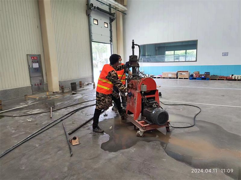 新村镇厂房地面下沉塌陷注浆加固施工